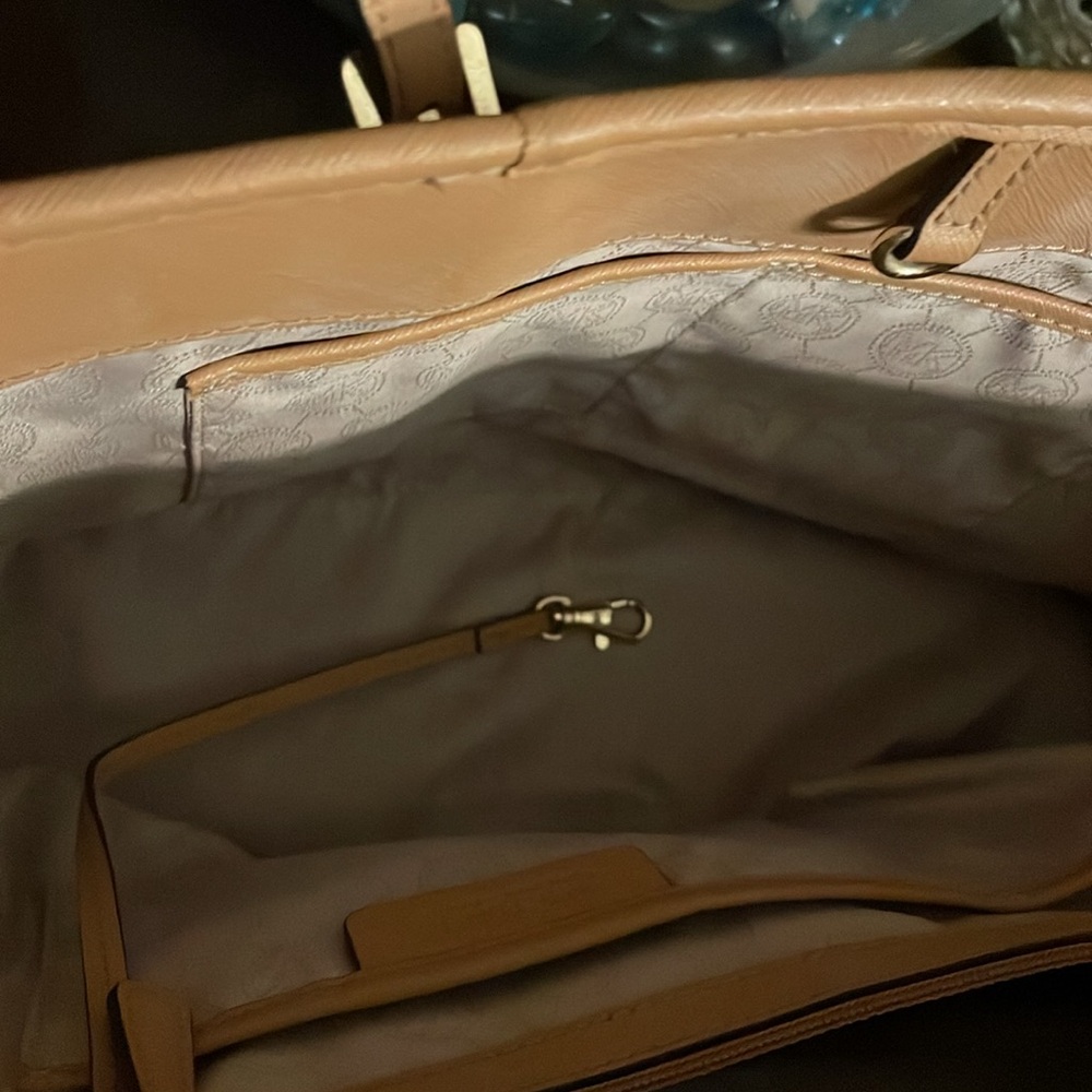Michael Kors Jet Set Tan and Black Block Tote Bag - Picture 11 of 13